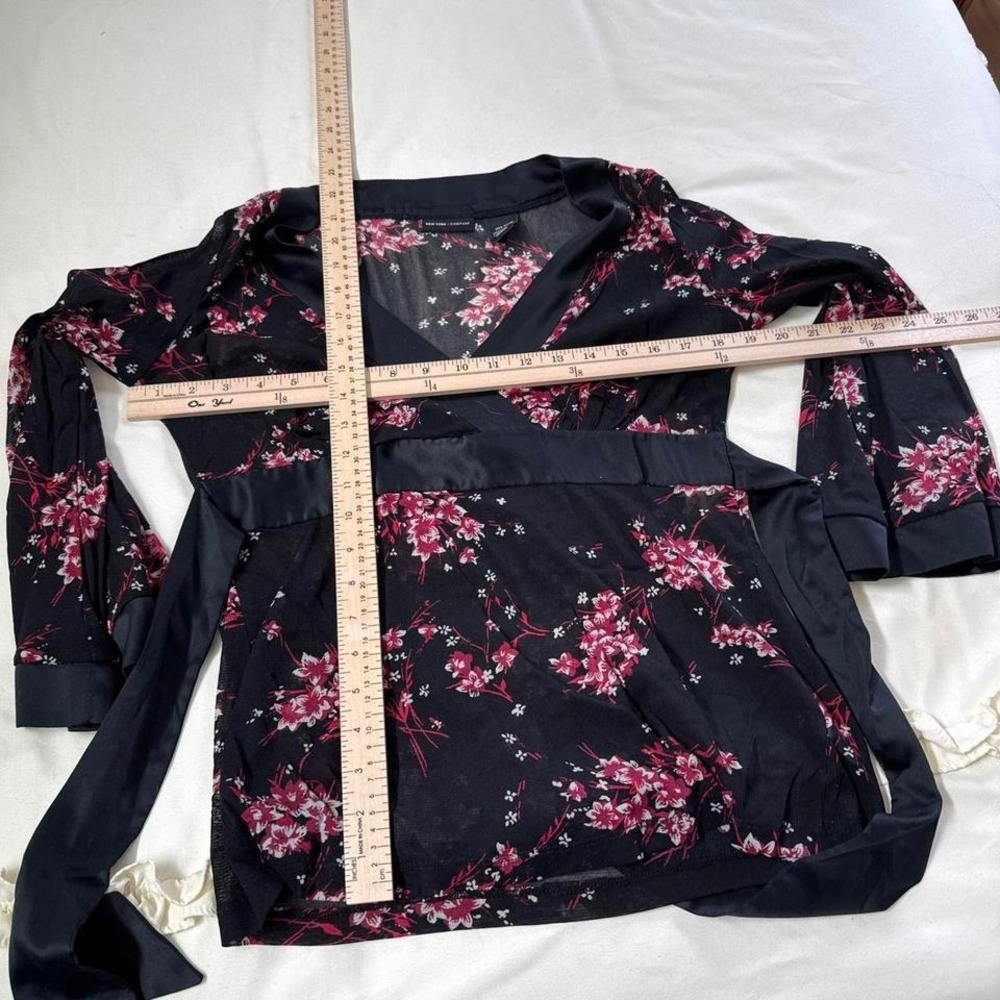 floral fairy top  Y2K black floral top new york and company size small - Picture 4 of 6